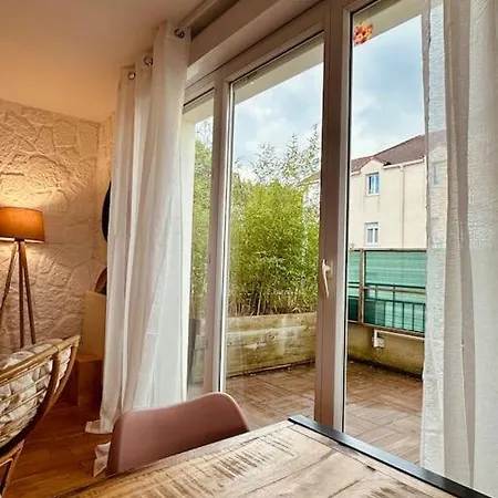 Duplex Le G - Proche Disneyland Apartment Montevrain